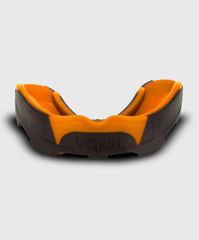 MOUTHGARD_PREDATOR_BLACK_NEO_ORANGE_SD_02_900x