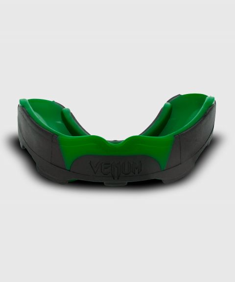 bbec08a8565c244d152065aa792857d06a718c52_MOUTHGARD_PREDATOR_BLACK_GREEN_SD_02